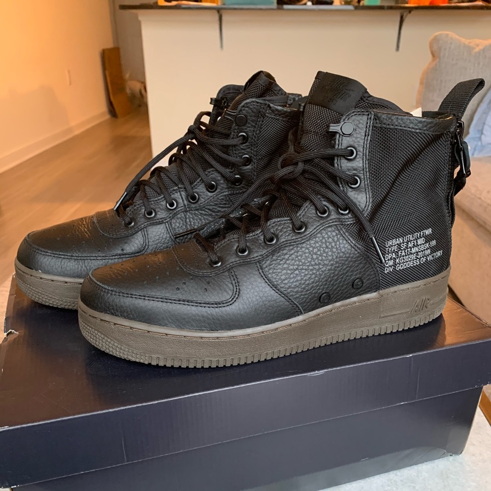 NIKE SF Air Force one mid black dark hazel